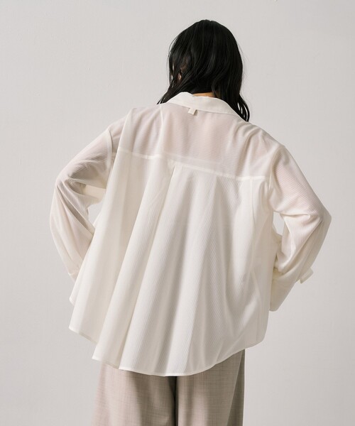UNITED TOKYO（ユナイテッドトウキョウ）の「バックテールフレアシャツ｜ウォッシャブル/冷房対策/防シワ/シアーシャツ/秋服（シャツ/ブラウス・レディース・アイボリー/ライトグレー・FREE）」の20枚目の写真