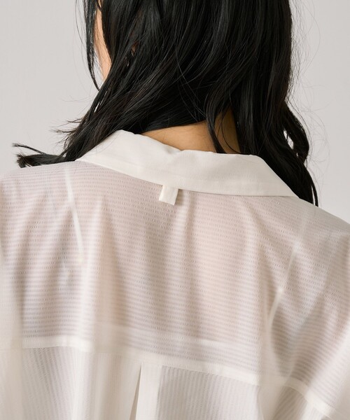 UNITED TOKYO（ユナイテッドトウキョウ）の「バックテールフレアシャツ｜ウォッシャブル/冷房対策/防シワ/シアーシャツ/秋服（シャツ/ブラウス・レディース・アイボリー/ライトグレー・FREE）」の21枚目の写真