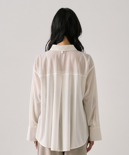 UNITED TOKYO（ユナイテッドトウキョウ）の「バックテールフレアシャツ｜ウォッシャブル/冷房対策/防シワ/シアーシャツ/秋服（シャツ/ブラウス・レディース・アイボリー/ライトグレー・FREE）」の13枚目の写真