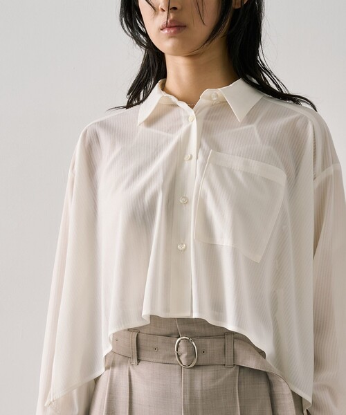 UNITED TOKYO（ユナイテッドトウキョウ）の「バックテールフレアシャツ｜ウォッシャブル/冷房対策/防シワ/シアーシャツ/秋服（シャツ/ブラウス・レディース・アイボリー/ライトグレー・FREE）」の8枚目の写真