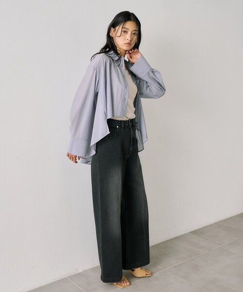 UNITED TOKYO（ユナイテッドトウキョウ）の「バックテールフレアシャツ｜ウォッシャブル/冷房対策/防シワ/シアーシャツ/秋服（シャツ/ブラウス・レディース・アイボリー/ライトグレー・FREE）」の3枚目の写真