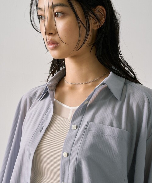 UNITED TOKYO（ユナイテッドトウキョウ）の「バックテールフレアシャツ｜ウォッシャブル/冷房対策/防シワ/シアーシャツ/秋服（シャツ/ブラウス・レディース・アイボリー/ライトグレー・FREE）」の22枚目の写真