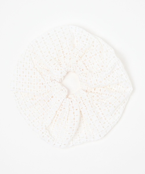 mysty woman(ミスティウーマン)の「スカラップレースシュシュ 595943(シュシュ・レディース・ネイビー/オフホワイト・FREE)」の5枚目の写真