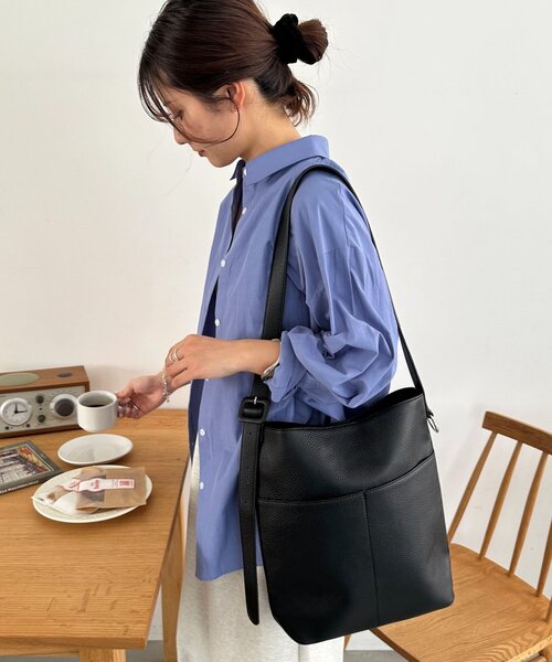 くるみバックルワンハンドルショルダーバッグ（ショルダーバッグ