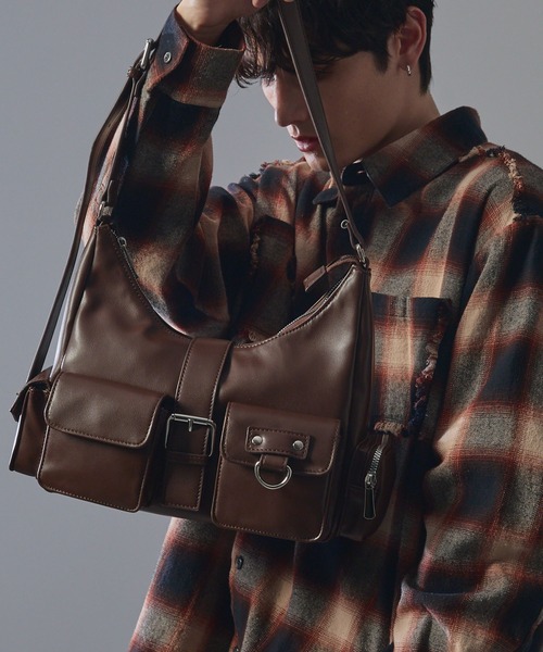 セール】half moon multi pocket shoulder bag / ハーフムーンマルチ