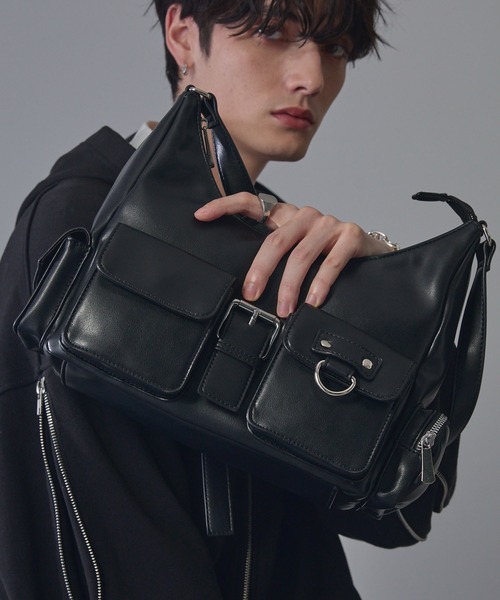 セール】half moon multi pocket shoulder bag / ハーフムーンマルチ