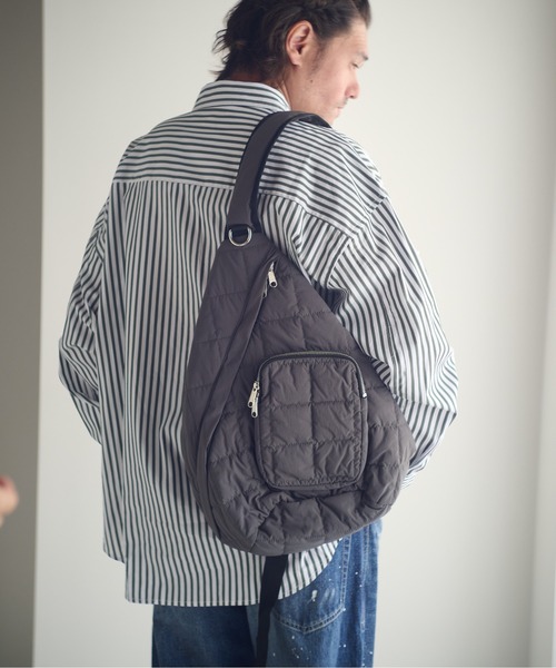 ADAM PATEK(アダムパテック)の「ADAMPATEK/square quilt sling bag/ワンショルダースクエアキルトスリングバック(ボディバッグ/ウエストポーチ・メンズ・グレー/ブラック・FREE)」の7枚目の写真