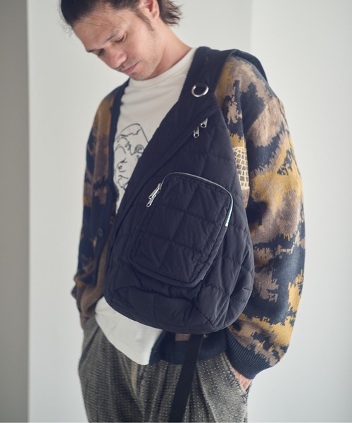 ADAM PATEK(アダムパテック)の「ADAMPATEK/square quilt sling bag/ワンショルダースクエアキルトスリングバック(ボディバッグ/ウエストポーチ・メンズ・グレー/ブラック・FREE)」の3枚目の写真