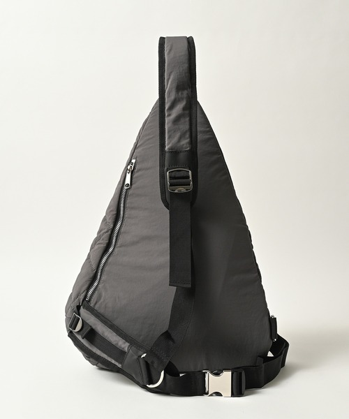 ADAM PATEK(アダムパテック)の「ADAMPATEK/square quilt sling bag/ワンショルダースクエアキルトスリングバック(ボディバッグ/ウエストポーチ・メンズ・グレー/ブラック・FREE)」の9枚目の写真