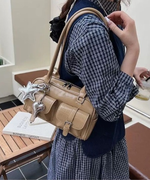 LETee(レティー)の「ロングハンドルハンドバッグ(ハンドバッグ・レディース・ベージュ/ブラック/ブラウン/レッド・FREE)」の9枚目の写真