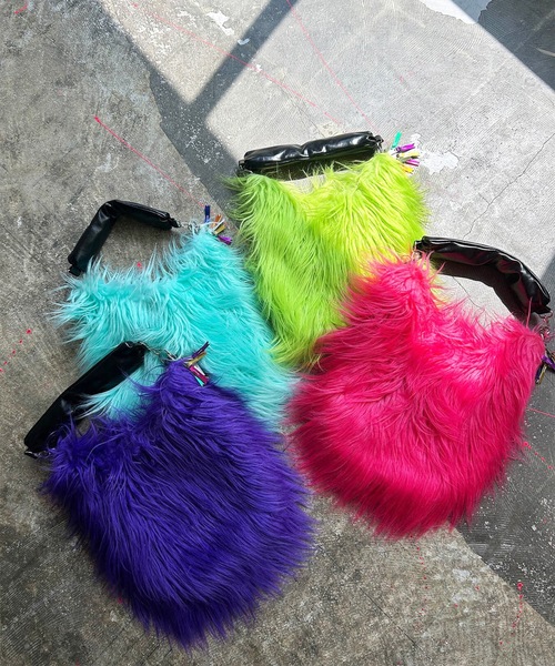 COMMON WARE（コモンウェアー）の「EM:cheek チーク monster one shoulder/モンスター ワンショルダー（ショルダーバッグ・レディース・サックスブルー/イエロー/ピンク/パープル・FREE）」の5枚目の写真