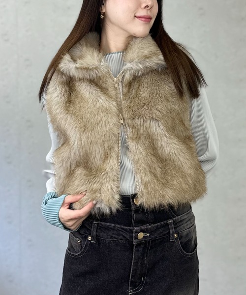 Per sist ence（パーシエンス）の「フェイクファーショート丈ジレ（その他アウター・レディース・グレイッシュベージュ/ライトベージュ/ブラック/グレー/ブラウン/ベージュ・ONE SIZE）」の4枚目の写真