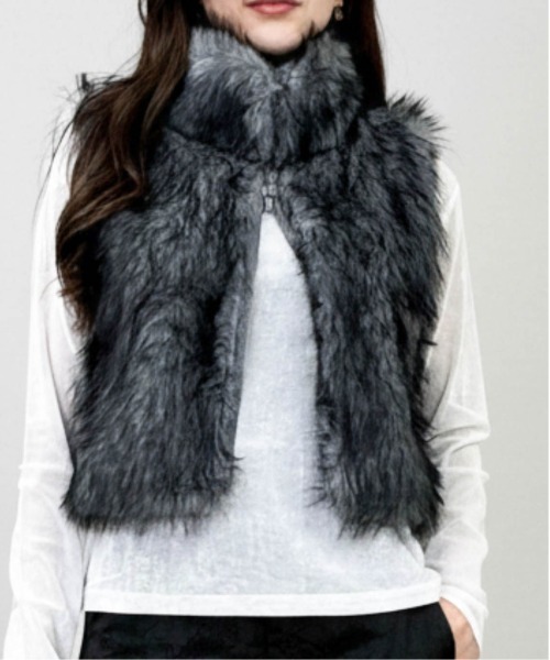 Per sist ence（パーシエンス）の「フェイクファーショート丈ジレ（その他アウター・レディース・グレイッシュベージュ/ライトベージュ/ブラック/グレー/ブラウン/ベージュ・ONE SIZE）」の3枚目の写真