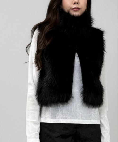 Per sist ence（パーシエンス）の「フェイクファーショート丈ジレ（その他アウター・レディース・グレイッシュベージュ/ライトベージュ/ブラック/グレー/ブラウン/ベージュ・ONE SIZE）」の2枚目の写真