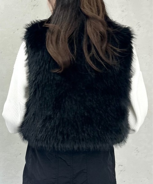 Per sist ence（パーシエンス）の「フェイクファーショート丈ジレ（その他アウター・レディース・グレイッシュベージュ/ライトベージュ/ブラック/グレー/ブラウン/ベージュ・ONE SIZE）」の8枚目の写真