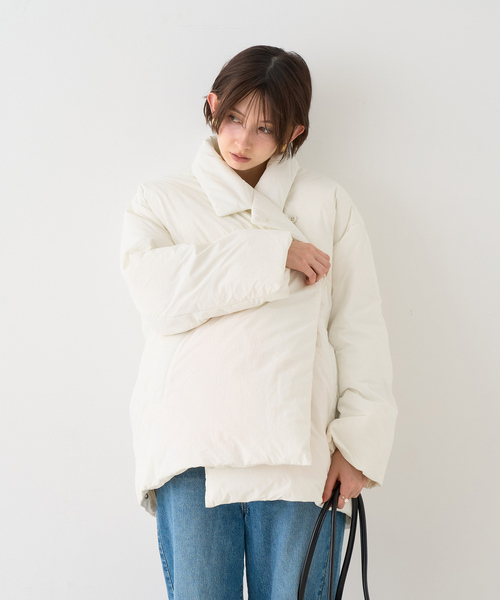 EMMA ROUGE VIF(エマルージュヴィフ)の「【一部店舗限定】コクーンミドルダウンジャケット / コート(ダウンジャケット/コート・レディース・ブラック/オフホワイト・フリー)」の4枚目の写真