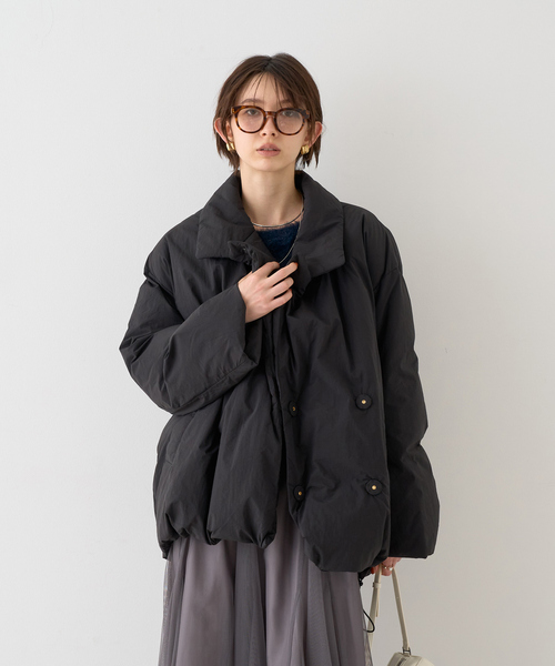 EMMA ROUGE VIF(エマルージュヴィフ)の「【一部店舗限定】コクーンミドルダウンジャケット / コート(ダウンジャケット/コート・レディース・ブラック/オフホワイト・フリー)」の11枚目の写真