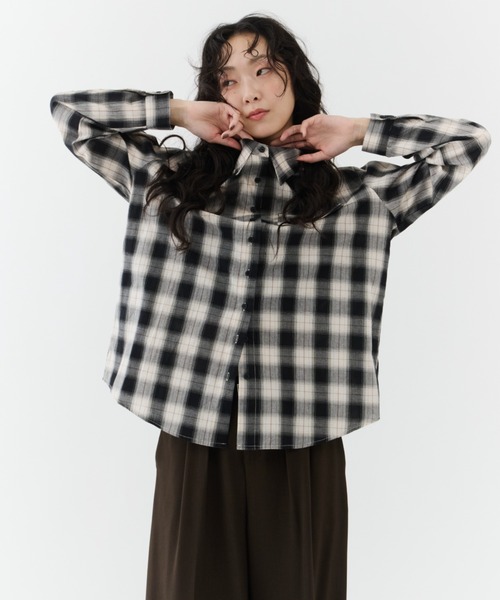 NUJOH(ヌゾ)の「Plaid Relaxed Shirt / チェックリラックスシャツ(シャツ/ブラウス・レディース・ブラック/ブラウン・FREE)」の2枚目の写真