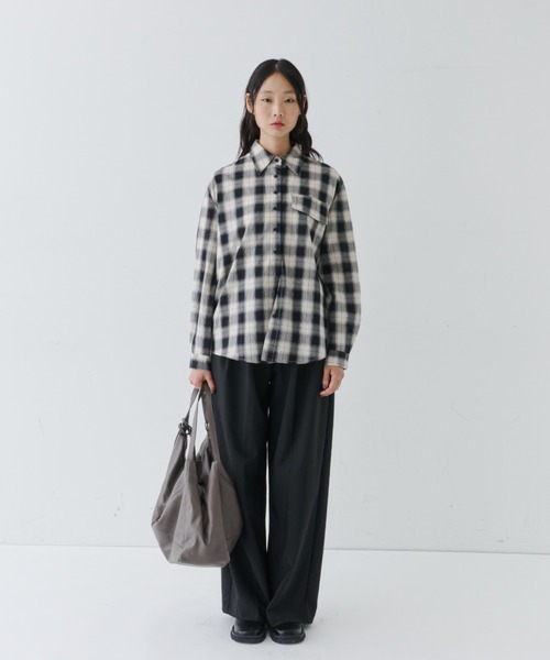 NUJOH(ヌゾ)の「Plaid Relaxed Shirt / チェックリラックスシャツ(シャツ/ブラウス・レディース・ブラック/ブラウン・FREE)」の7枚目の写真