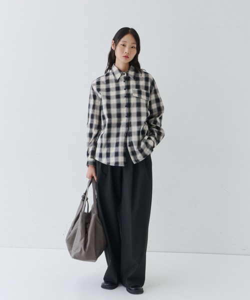 NUJOH(ヌゾ)の「Plaid Relaxed Shirt / チェックリラックスシャツ(シャツ/ブラウス・レディース・ブラック/ブラウン・FREE)」の5枚目の写真