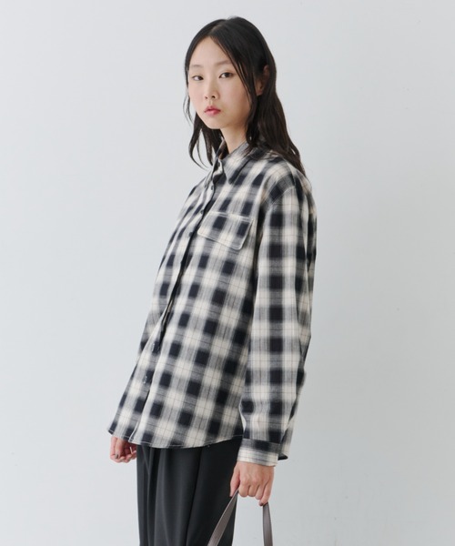 NUJOH(ヌゾ)の「Plaid Relaxed Shirt / チェックリラックスシャツ(シャツ/ブラウス・レディース・ブラック/ブラウン・FREE)」の6枚目の写真