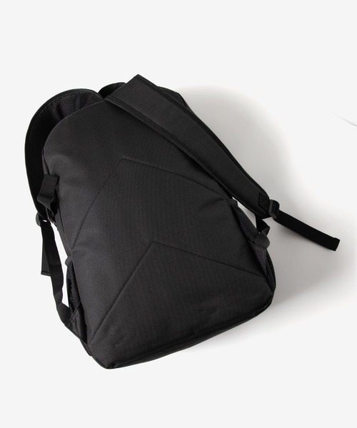 UNKNOWN&Co.（アンノウンアンドコー）の「UNKOWN&Co. / WATERPROOF 撥水バックパック 超軽量500g台 PC収納 18L（バックパック/リュック・メンズ・ブラック・FREE）」の9枚目の写真