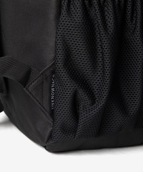 UNKNOWN&Co.（アンノウンアンドコー）の「UNKOWN&Co. / WATERPROOF 撥水バックパック 超軽量500g台 PC収納 18L（バックパック/リュック・メンズ・ブラック・FREE）」の13枚目の写真