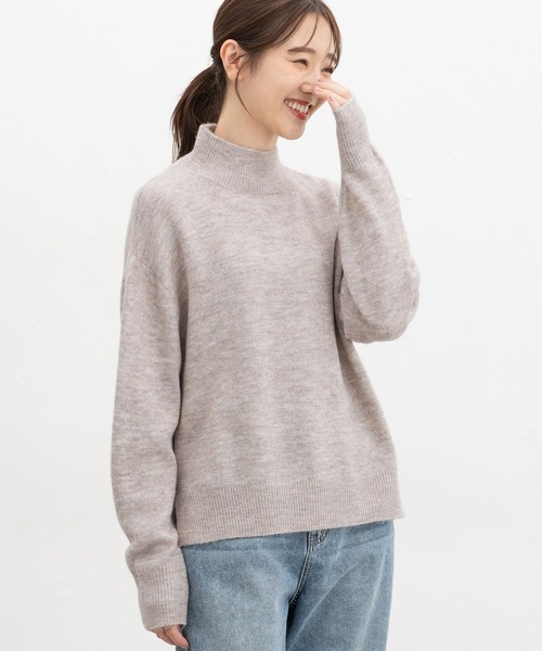 Honeys(ハニーズ)の「【軽ふわっニット】ハイネックニット(ニット/セーター・レディース・オートミール/ブルー系/ベージュ系その他/グリーン系/ベージュ系/ブラック系その他/パープル系・L/LL/M/S)」の4枚目の写真