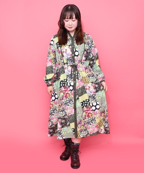 ScoLar（スカラー）の「153676：パッチワーク風総柄ドロスト前開きワンピース（ワンピース・レディース・ブラック/カーキ・M）」の22枚目の写真