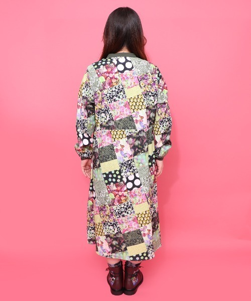 ScoLar（スカラー）の「153676：パッチワーク風総柄ドロスト前開きワンピース（ワンピース・レディース・ブラック/カーキ・M）」の19枚目の写真