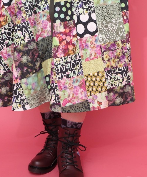 ScoLar（スカラー）の「153676：パッチワーク風総柄ドロスト前開きワンピース（ワンピース・レディース・ブラック/カーキ・M）」の17枚目の写真