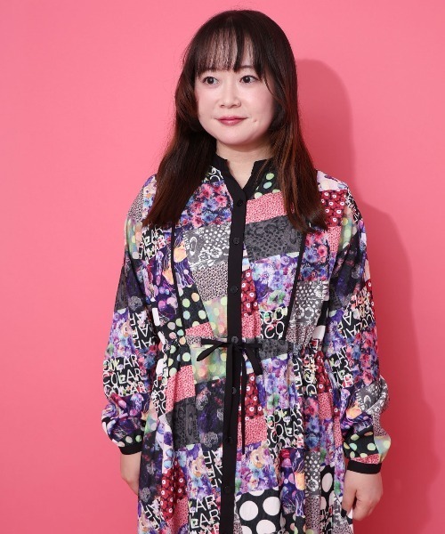 ScoLar（スカラー）の「153676：パッチワーク風総柄ドロスト前開きワンピース（ワンピース・レディース・ブラック/カーキ・M）」の15枚目の写真