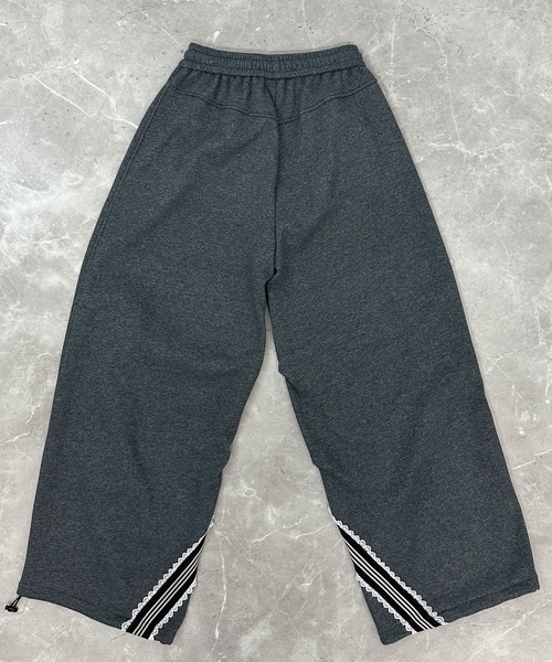 FOLLOWIN(フォロウィン)の「【裏起毛】レタリングロゴレース ワイドスウェットパンツ(スウェットパンツ・レディース・チャコールグレー/ブラック・FREE)」の14枚目の写真