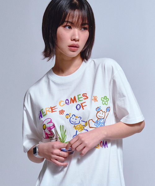 GRAVER（グレーバー）の「[ユニセックス]ヒアカムズオブドローイング半袖Tシャツ_2カラー（Tシャツ/カットソー・レディース・ホワイト/ブラック・SMALL/MEDIUM/LARGE/X-LARGE）」の5枚目の写真