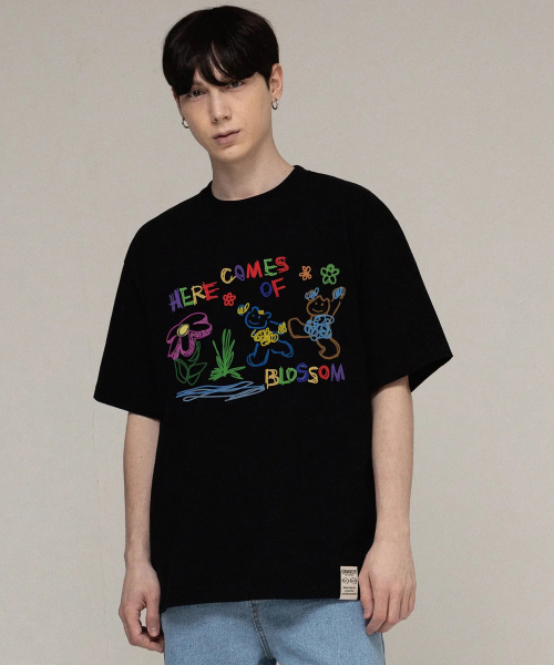 GRAVER（グレーバー）の「[ユニセックス]ヒアカムズオブドローイング半袖Tシャツ_2カラー（Tシャツ/カットソー・レディース・ホワイト/ブラック・SMALL/MEDIUM/LARGE/X-LARGE）」の6枚目の写真