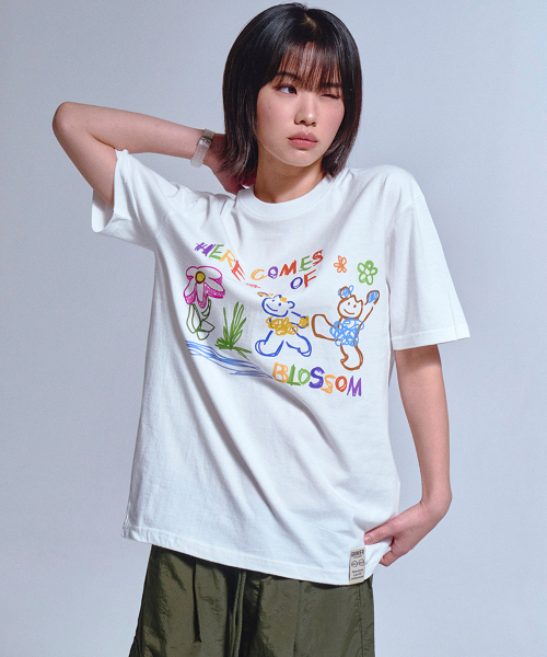 GRAVER（グレーバー）の「[ユニセックス]ヒアカムズオブドローイング半袖Tシャツ_2カラー（Tシャツ/カットソー・レディース・ホワイト/ブラック・SMALL/MEDIUM/LARGE/X-LARGE）」の7枚目の写真