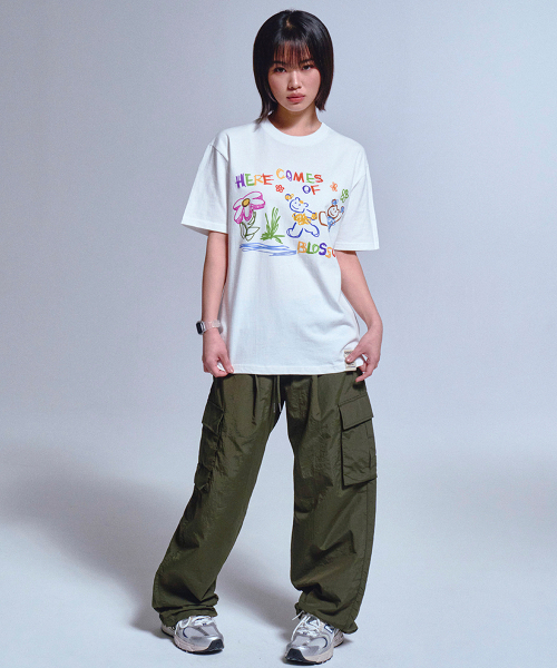 GRAVER（グレーバー）の「[ユニセックス]ヒアカムズオブドローイング半袖Tシャツ_2カラー（Tシャツ/カットソー・レディース・ホワイト/ブラック・SMALL/MEDIUM/LARGE/X-LARGE）」の8枚目の写真