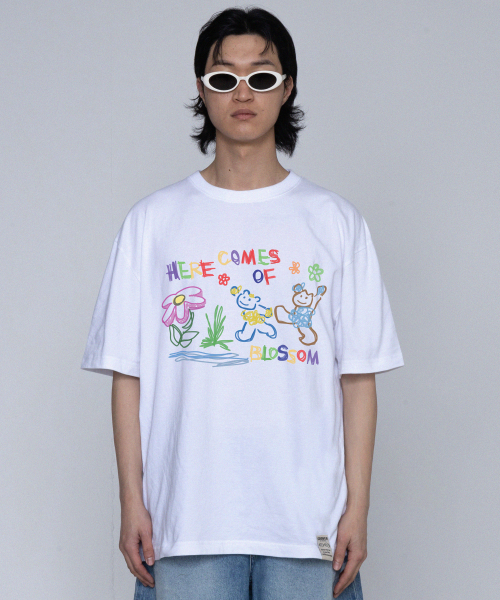 GRAVER（グレーバー）の「[ユニセックス]ヒアカムズオブドローイング半袖Tシャツ_2カラー（Tシャツ/カットソー・レディース・ホワイト/ブラック・SMALL/MEDIUM/LARGE/X-LARGE）」の10枚目の写真