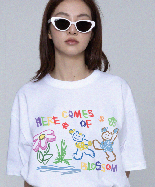 GRAVER（グレーバー）の「[ユニセックス]ヒアカムズオブドローイング半袖Tシャツ_2カラー（Tシャツ/カットソー・レディース・ホワイト/ブラック・SMALL/MEDIUM/LARGE/X-LARGE）」の11枚目の写真