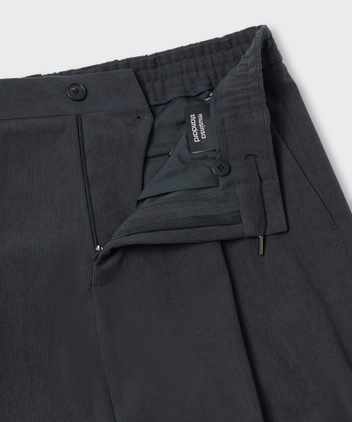 MUSINSA STANDARD（ムシンサスタンダード）の「14W コーデュロイ ワンタック ワイド バンディング パンツ [アイアン グレー]（スラックス・メンズ・その他・40/38/42/36/26/28）」の4枚目の写真