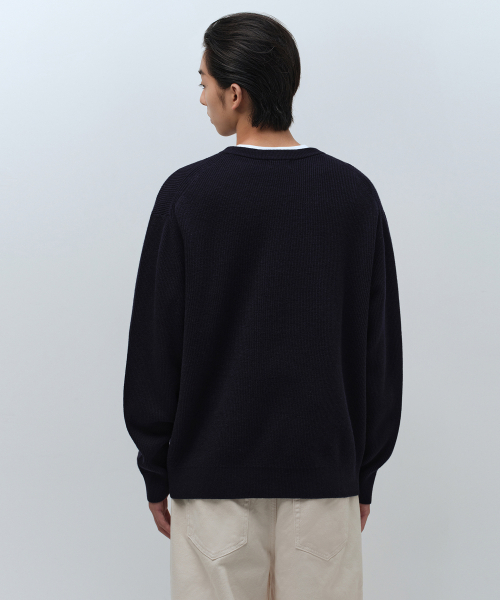 MUSINSA STANDARD（ムシンサスタンダード）の「[ビクトリアウール] ミニマルリブクルーネックニット [ネイビー]（ニット/セーター・メンズ・その他・SMALL/MEDIUM/LARGE/X-LARGE/XX-LARGE）」の3枚目の写真