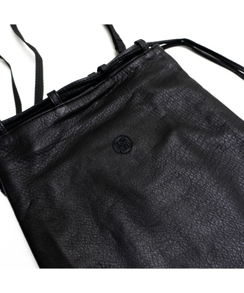 yorozu（ヨロズ）の「yorozu WATERPROOF KINCHAKU 30 ARCHIVE EDITION (111YZ056)（ハンドバッグ・メンズ・ブラック・FREE）」の5枚目の写真