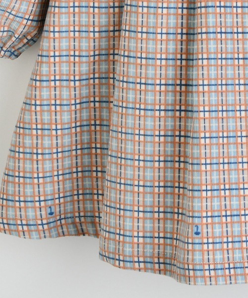 moimoln（モイモルン）の「チェック柄襟切替長袖ワンピース（ワンピース・キッズ・ブルー・90cm/110cm/120cm/130cm/100cm/80ｃｍ）」の2枚目の写真