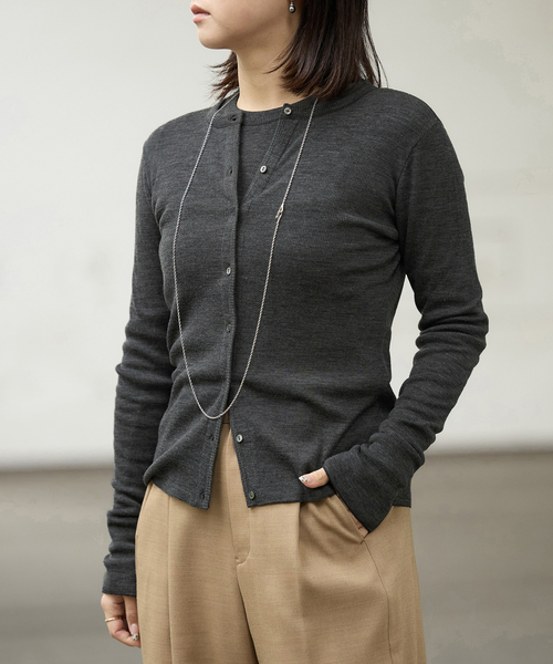 IENA LA BOUCLE(イエナラブークル)の「IENA LA BOUCLE ウールテレコカーディガン(カーディガン/ボレロ・レディース・チャコールグレー/レッド・FREE)」の1枚目の写真