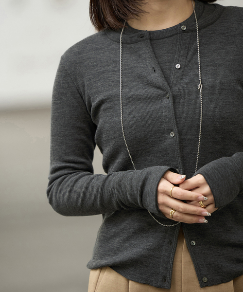 IENA LA BOUCLE(イエナラブークル)の「IENA LA BOUCLE ウールテレコカーディガン(カーディガン/ボレロ・レディース・チャコールグレー/レッド・FREE)」の7枚目の写真