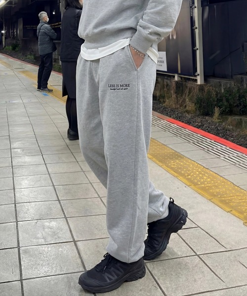 MAISON CLUB(メゾンクラブ)の「【MAISON CLUB】ワンポイント刺繍スウェットパンツ LESS IS MORE 裏毛 セットアップ対応(スウェットパンツ・メンズ・ブラック/グリーン/ネイビー/ホワイト/グレー・L/M/XL)」の3枚目の写真