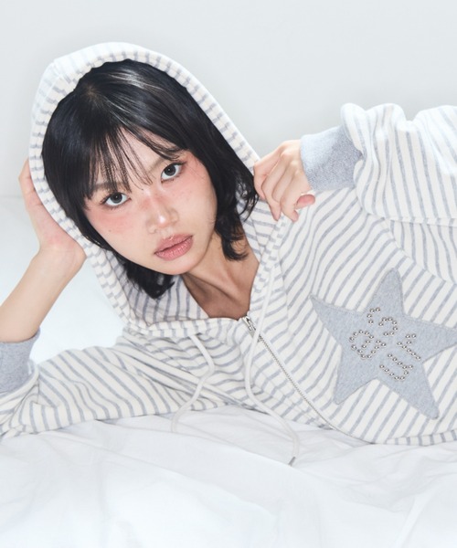 as you are(アズユーアー)の「◇ASYOUARE◇ブランド直輸入正規品/スター パッチ オーバーフィット フーディー ジップアップ STAR PATCH OVERFIT HOODIE ZIP-UP(パーカー・レディース・アイボリー/ブラック・S/M)」の6枚目の写真