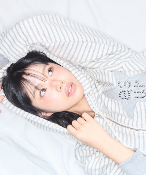 as you are(アズユーアー)の「◇ASYOUARE◇ブランド直輸入正規品/スター パッチ オーバーフィット フーディー ジップアップ STAR PATCH OVERFIT HOODIE ZIP-UP(パーカー・レディース・アイボリー/ブラック・S/M)」の11枚目の写真
