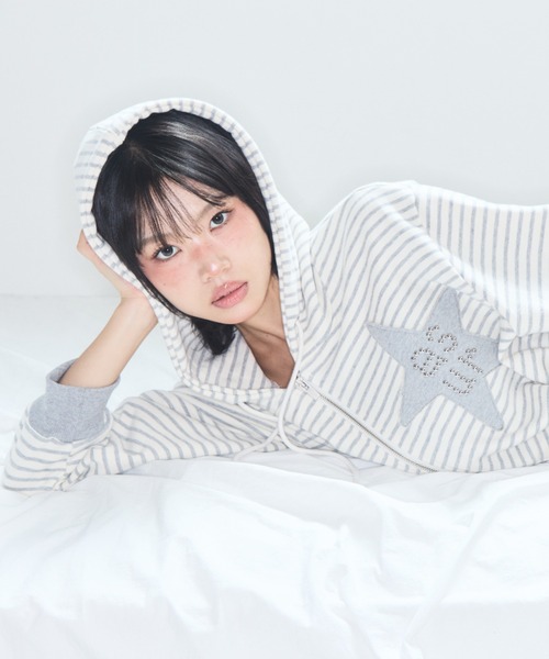as you are(アズユーアー)の「◇ASYOUARE◇ブランド直輸入正規品/スター パッチ オーバーフィット フーディー ジップアップ STAR PATCH OVERFIT HOODIE ZIP-UP(パーカー・レディース・アイボリー/ブラック・S/M)」の12枚目の写真