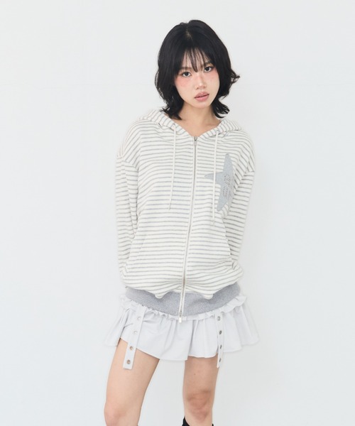 as you are(アズユーアー)の「◇ASYOUARE◇ブランド直輸入正規品/スター パッチ オーバーフィット フーディー ジップアップ STAR PATCH OVERFIT HOODIE ZIP-UP(パーカー・レディース・アイボリー/ブラック・S/M)」の5枚目の写真